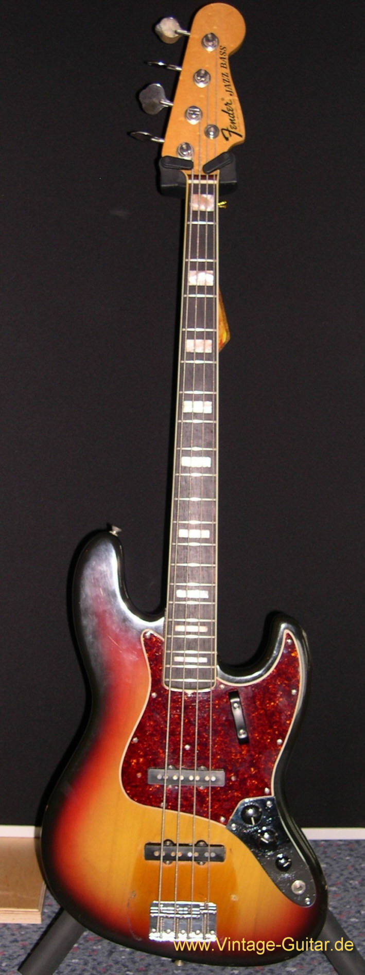 Fender Jazzbass 1970 sunburst a.jpg